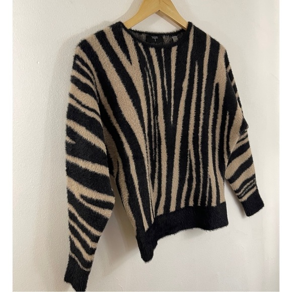 Tahari  Women’s Animal Print Sweater  Crew Neck New With Tags Size: S - Picture 1 of 10
